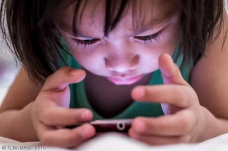 A Girl with a Smartphone